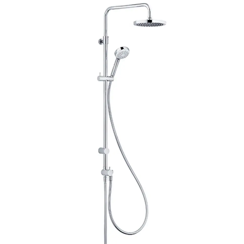Duschsystem von Kludi mit einer Haupt- und Handbrause, verchromt, installiert an einer Wand. Flexible Schlauchführung für die Handbrause.